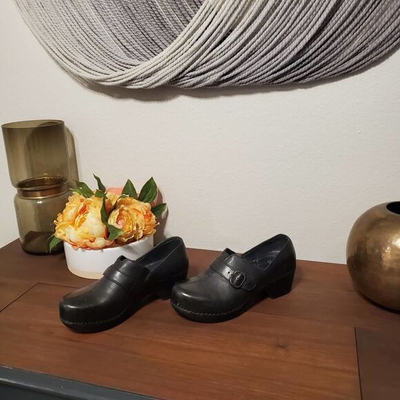 Dansko Clogs with Buckle Sz 38 - Picture 2 of 6